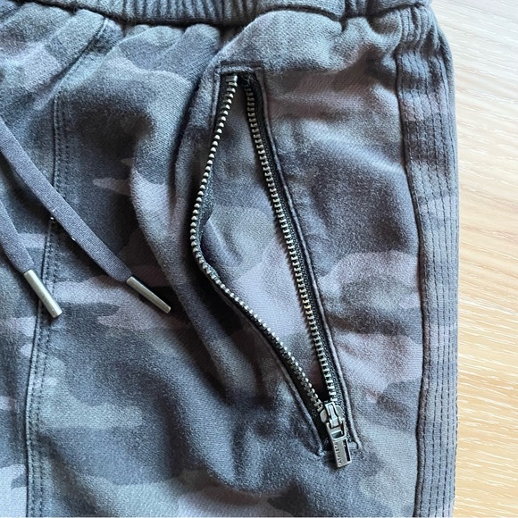 Athleta Camo Farallon Joggers / Sweatpants - Grey Size 8 - Picture 11 of 15